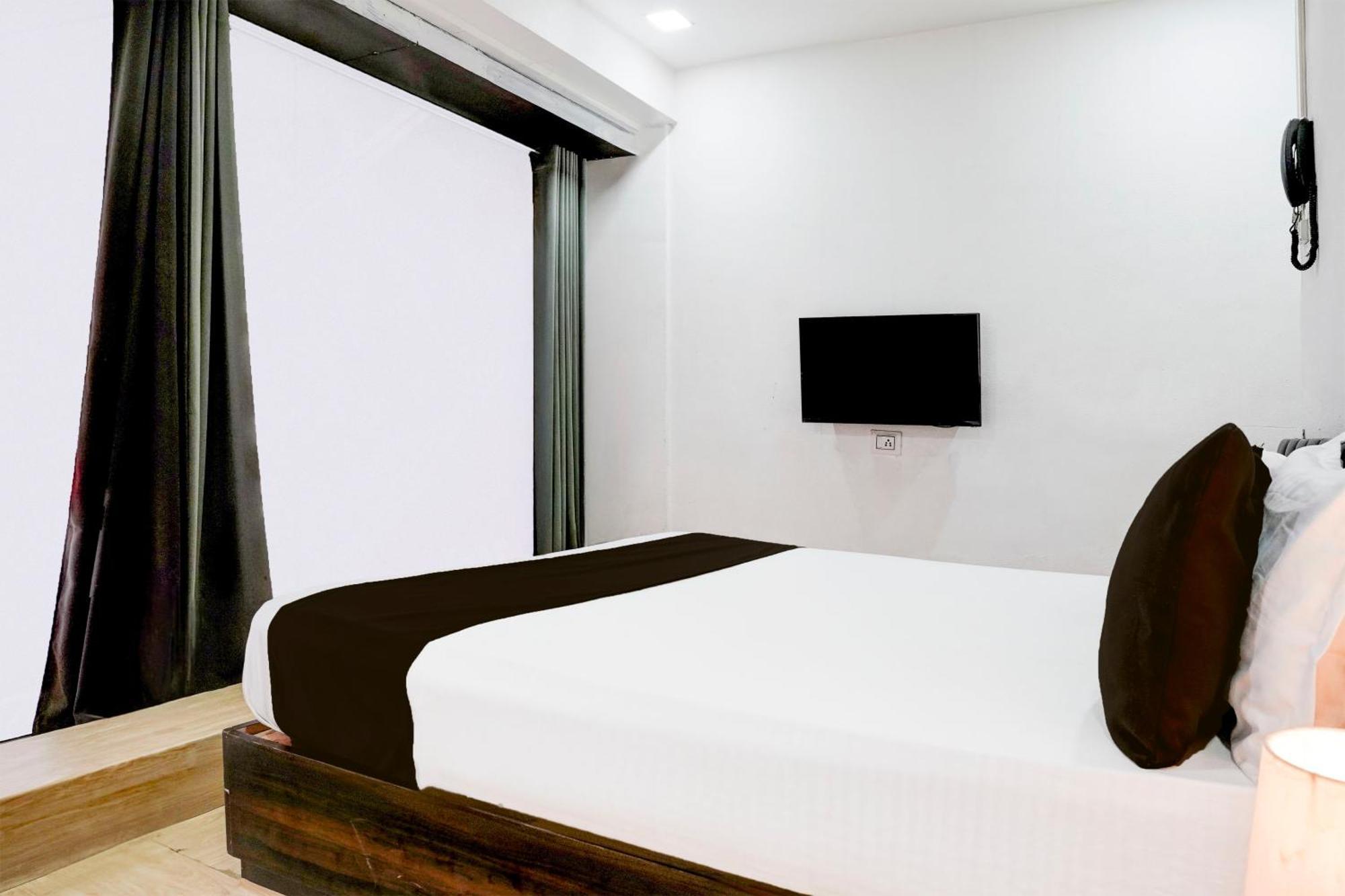 Super Hotel O Vip Road Formerly Hotel Lotus Surat Exterior photo