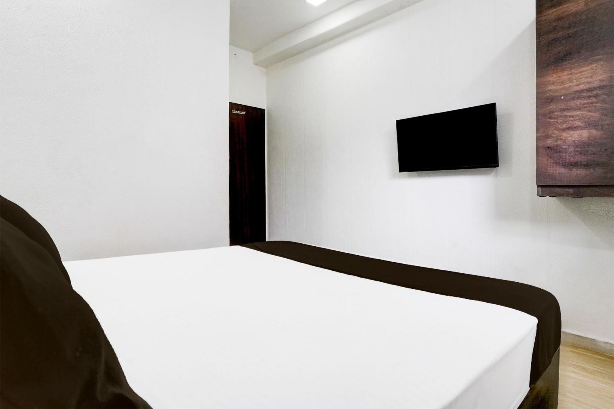 Super Hotel O Vip Road Formerly Hotel Lotus Surat Exterior photo