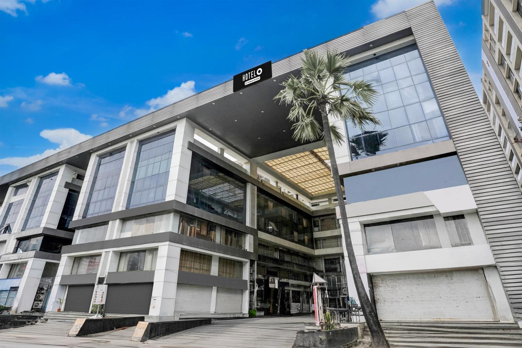 Super Hotel O Vip Road Formerly Hotel Lotus Surat Exterior photo