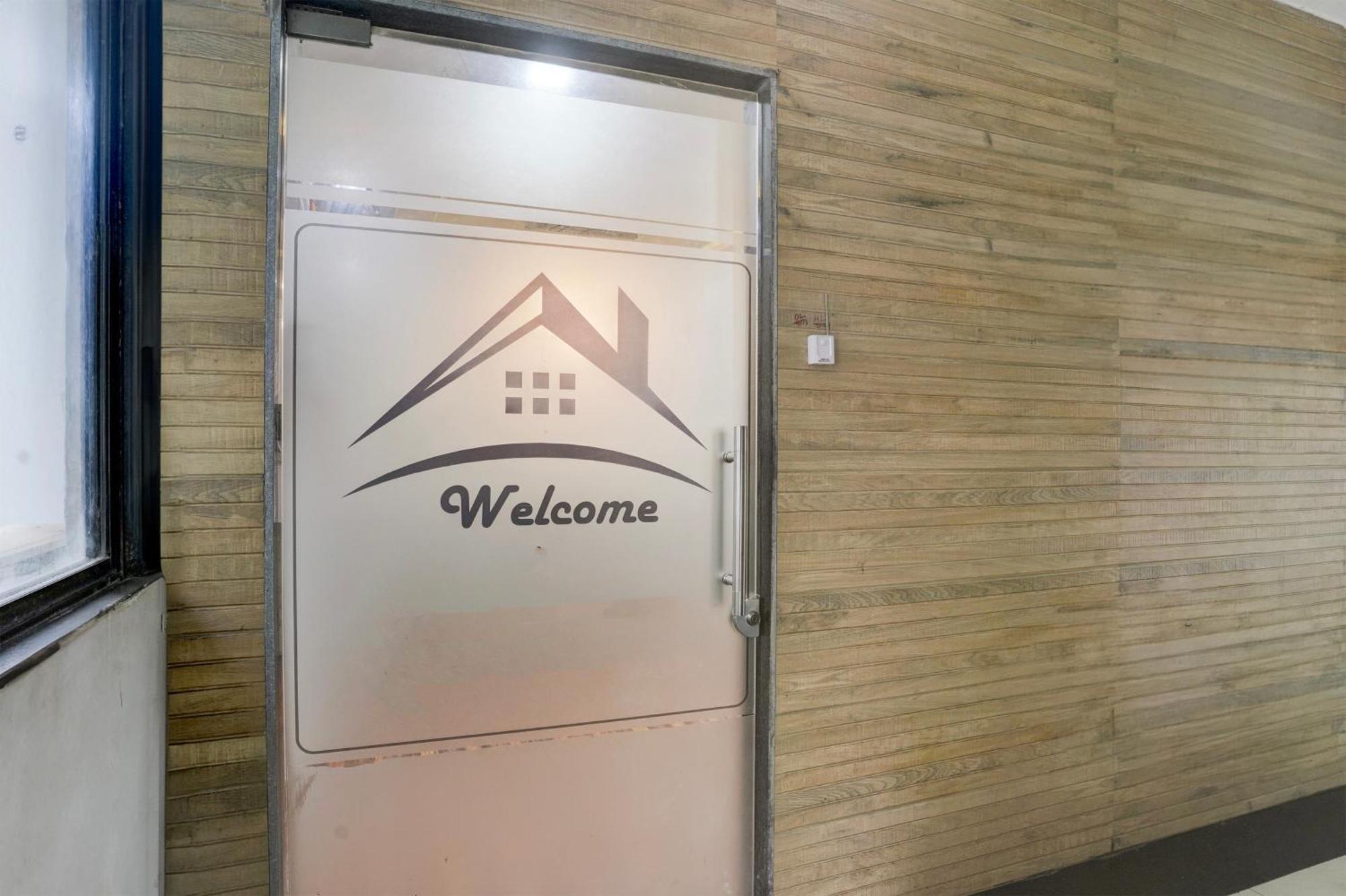 Super Hotel O Vip Road Formerly Hotel Lotus Surat Exterior photo